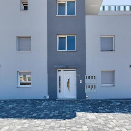 Apartmani Kastelina Vir Exterior photo