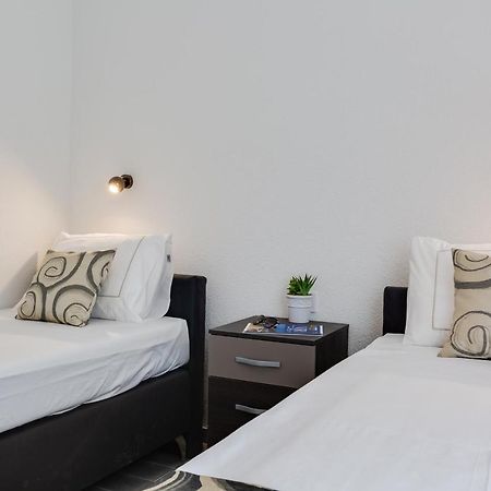 Apartmani Kastelina Vir Exterior photo
