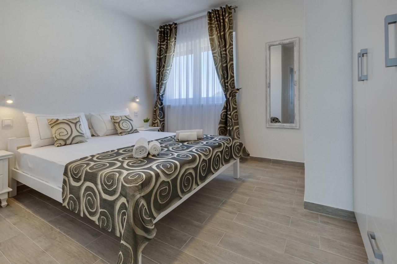 Apartmani Kastelina Vir Exterior photo