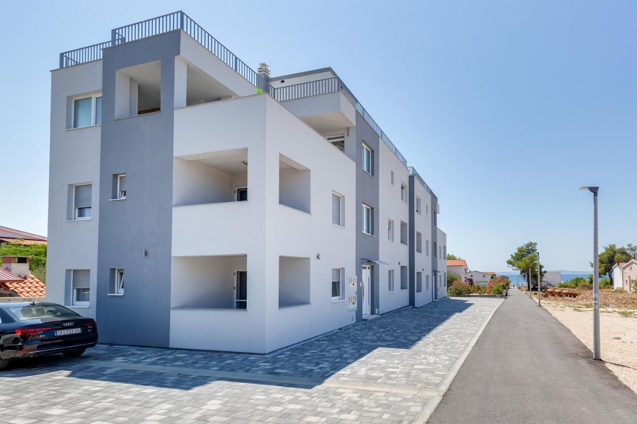 Apartmani Kastelina Vir Exterior photo