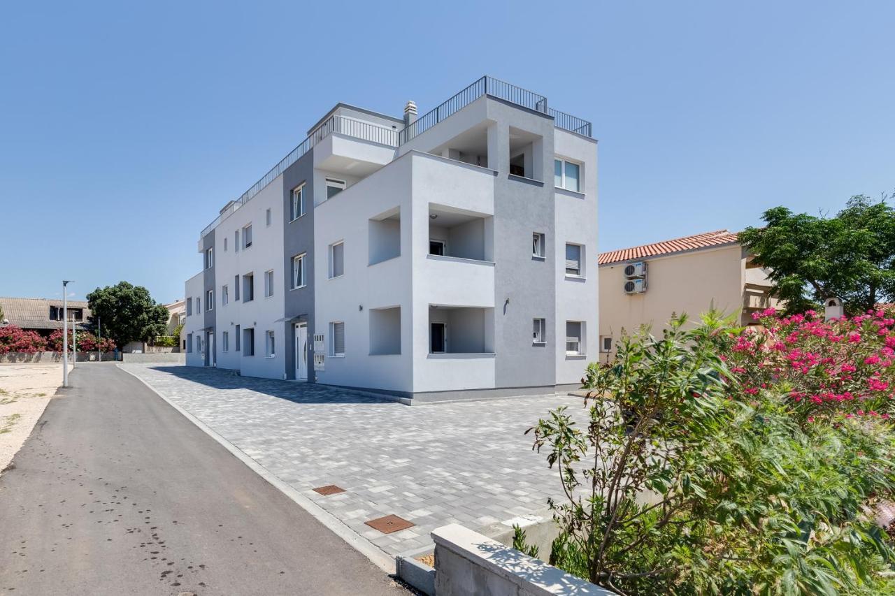 Apartmani Kastelina Vir Exterior photo