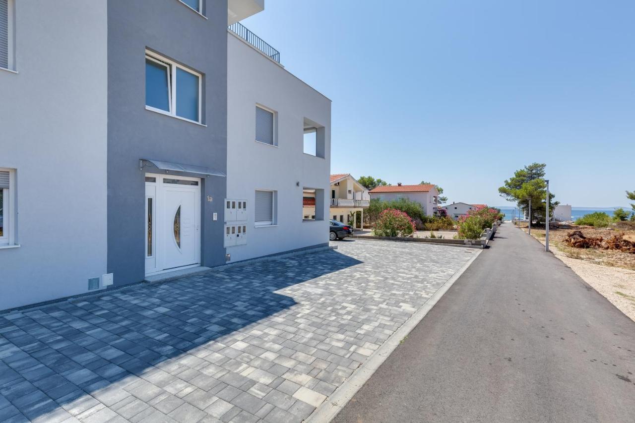Apartmani Kastelina Vir Exterior photo