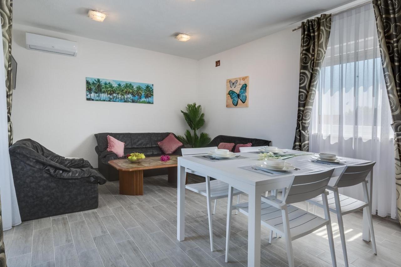 Apartmani Kastelina Vir Exterior photo