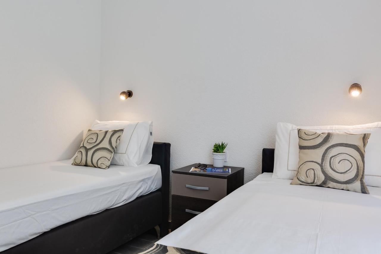 Apartmani Kastelina Vir Exterior photo